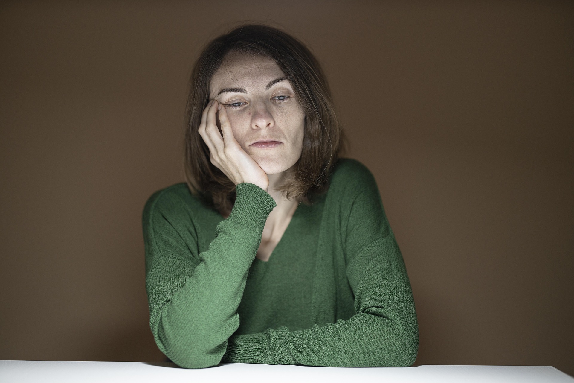 Femme adulte dans une situation du quotidien